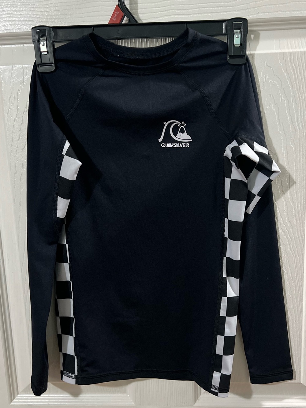 Quiksilver Arch This LS Youth Long Sleeve UPF 50 Rash guard. Unisex size M-12.